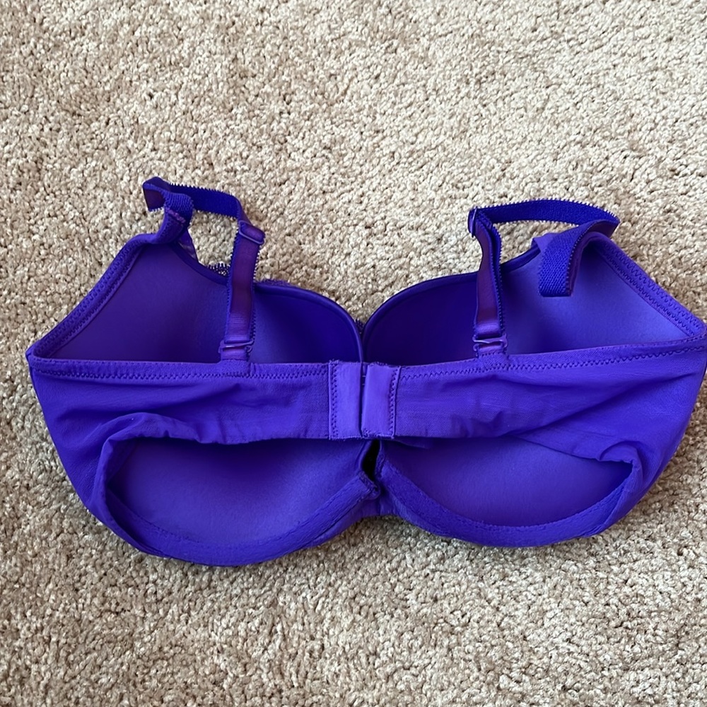 Victoria’s Secret Lace Push up Bra - Picture 4 of 9